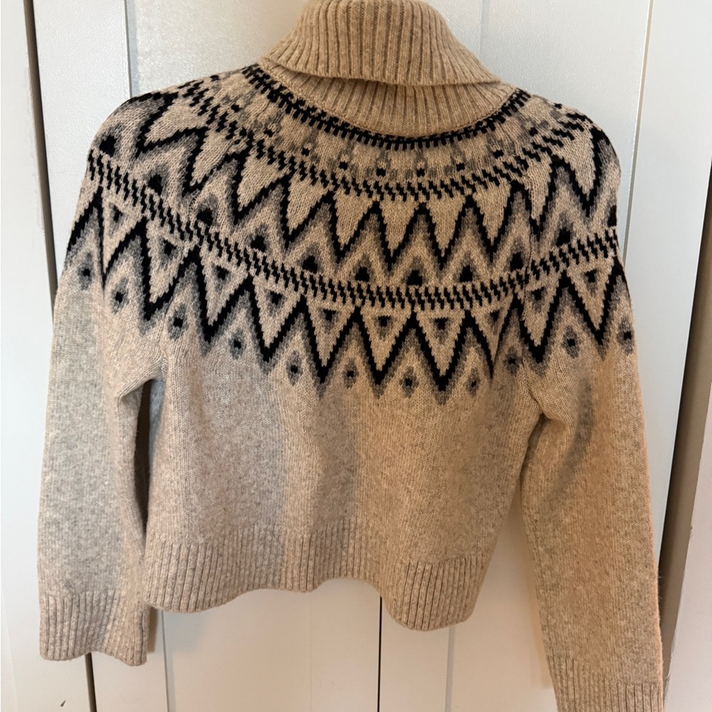 H&M Beige and Black Geometric Turtleneck Sweater